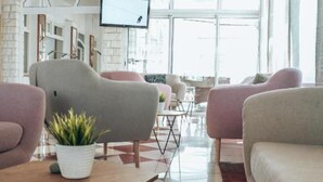 A modern living room with a sofa, armchairs, and a coffee table. - Hotel Orion Vodice (Vodice)