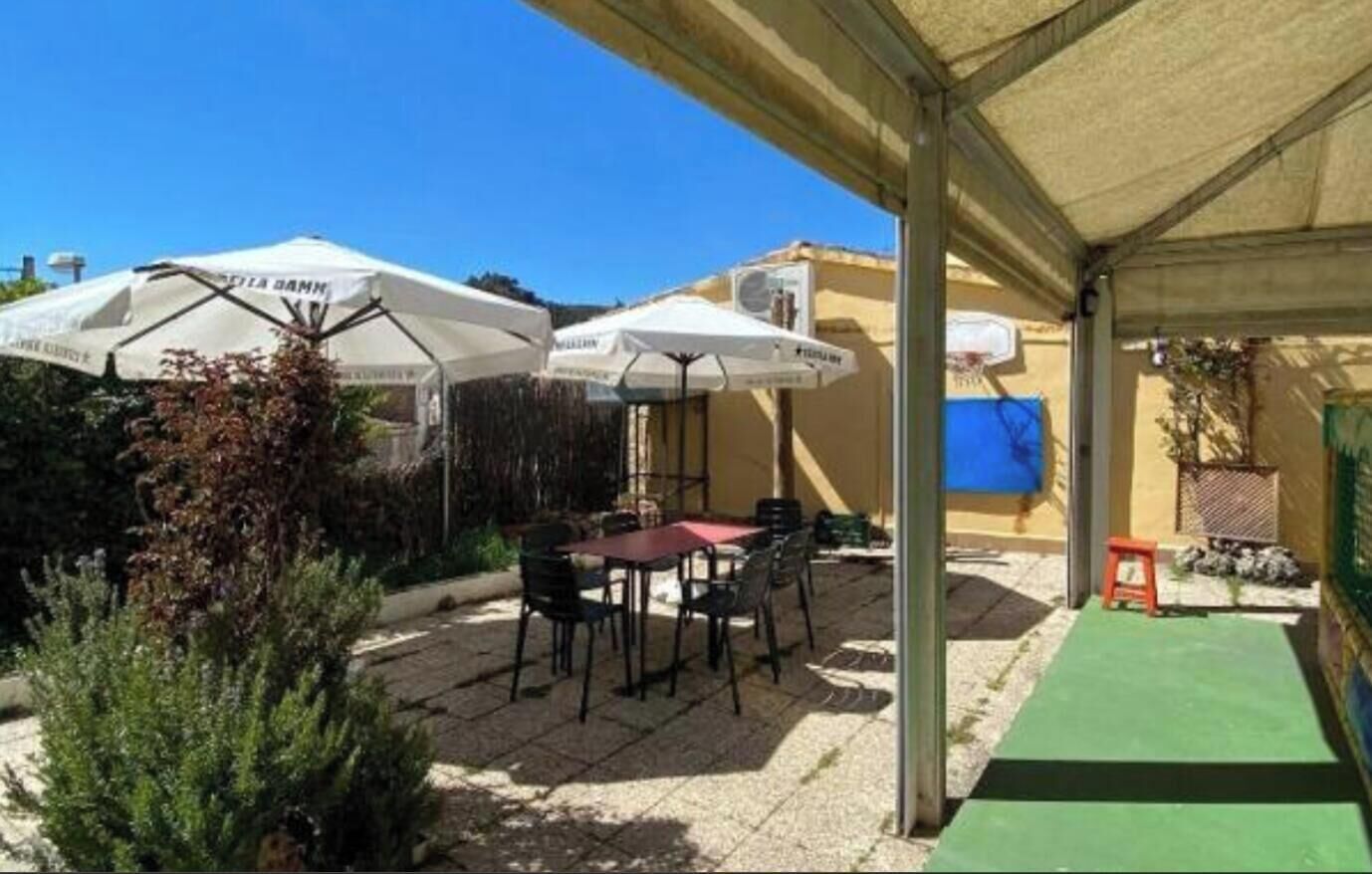 Casa, diversos dormitoris, fumadors, pati | Terrassa o pati