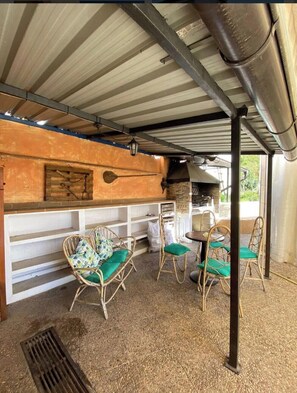 Maison, plusieurs chambres, fumeurs, patio | Terrasse/Patio