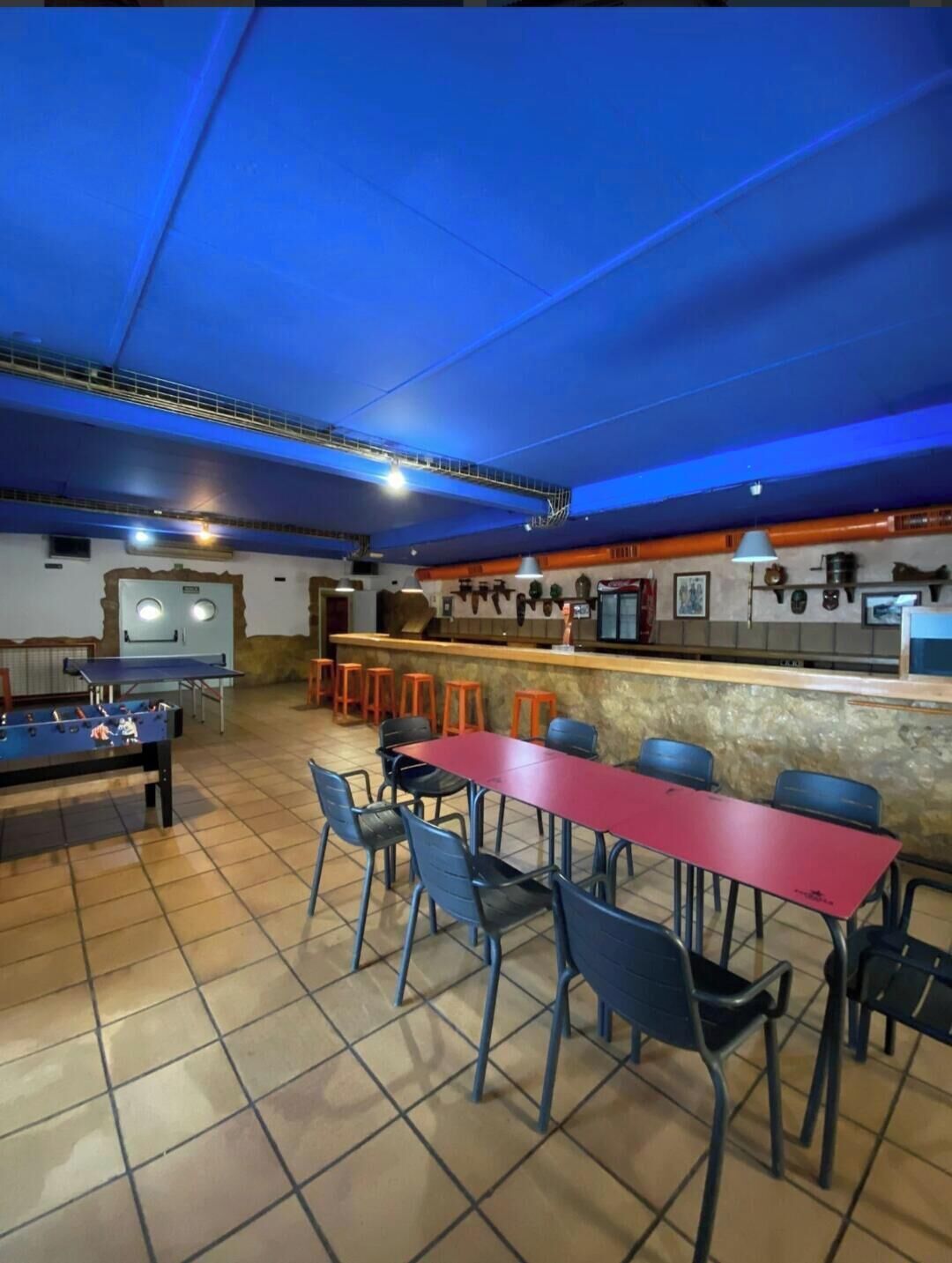 Casa, diversos dormitoris, fumadors, pati | Servei de restauració