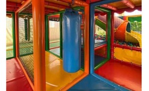 Children’s area - la Murallita de Aroa (Cañete)