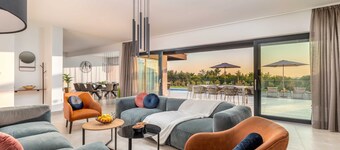 Villa Borealis - Six Bedroom Villa With Swimming Pool