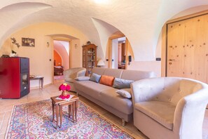 Deluxe Apartment, Balcony, Mountain View | Living area - Coromiga le stelle (Comano terme)