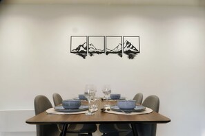 Dining - The Cleworth Residence (Manchester)
