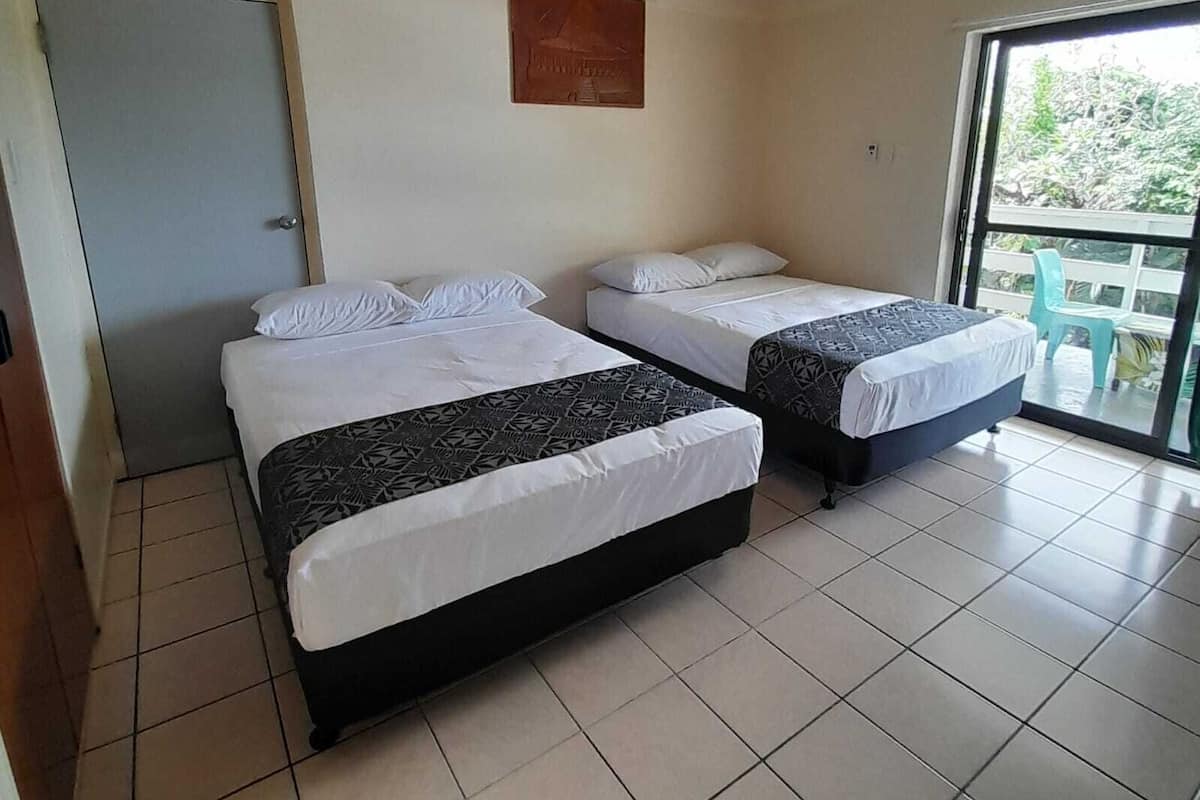 Comfort Double Room, Mountain View | Meja, ruang kerja komputer riba, langsir/tirai gelap terus