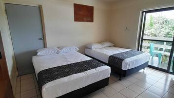 Comfort Double Room, Mountain View | Meja, ruang kerja komputer riba, langsir/tirai gelap terus