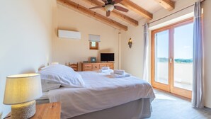 3 室のベッドルーム、アイロン / アイロン台、WiFi、ベッドシーツ