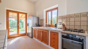 Private kitchen - Finca Can Linda, between Sant Llorenc and Arta. 3000 meters to the center. (Sant Llorenç des Cardassar)