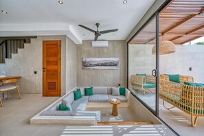 Luxury-Villa, Veranda, Poolblick | Wohnbereich