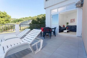 Outdoor dining - Summerheaven Apartments - One Bedroom Apartment With Terrace and Sea View (Podgora)