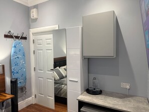 Interior - Laurieston Inn - Deluxe King Suite (Laurieston)