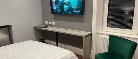 Desk, iron/ironing board, WiFi, bed sheets