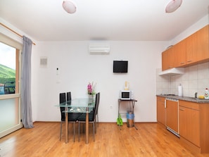Apartment | Private kitchen | Fridge, microwave, electric kettle - Apartments Barbara With Swimming Pool - Studio Apartment With Swimming Pool (Moscenicka Draga)