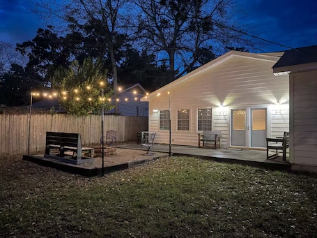 Terrace/patio. Entire home in Gulfport, Mississippi, The Magnolia Pearl