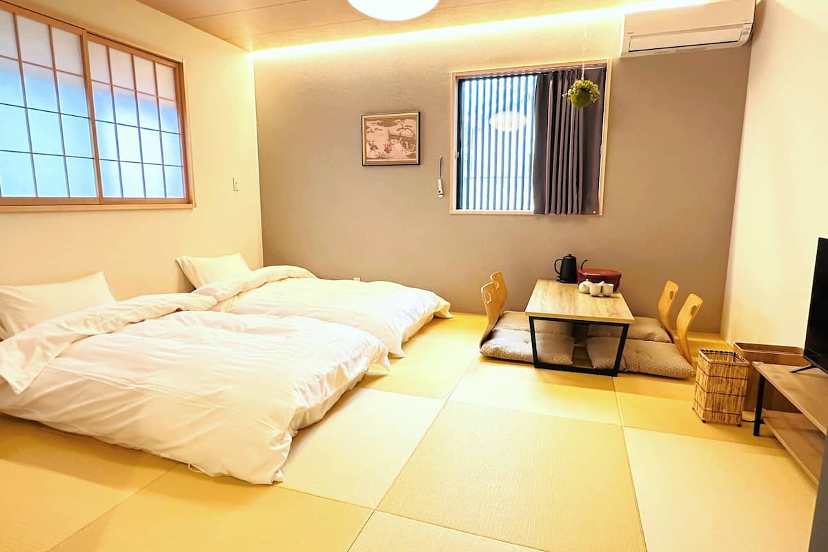 Deluxe Twin Room, Multiple Beds, Private Bathroom | Interior