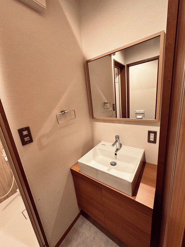 Hair dryer, slippers, towels, soap - NARA INN (Nara)