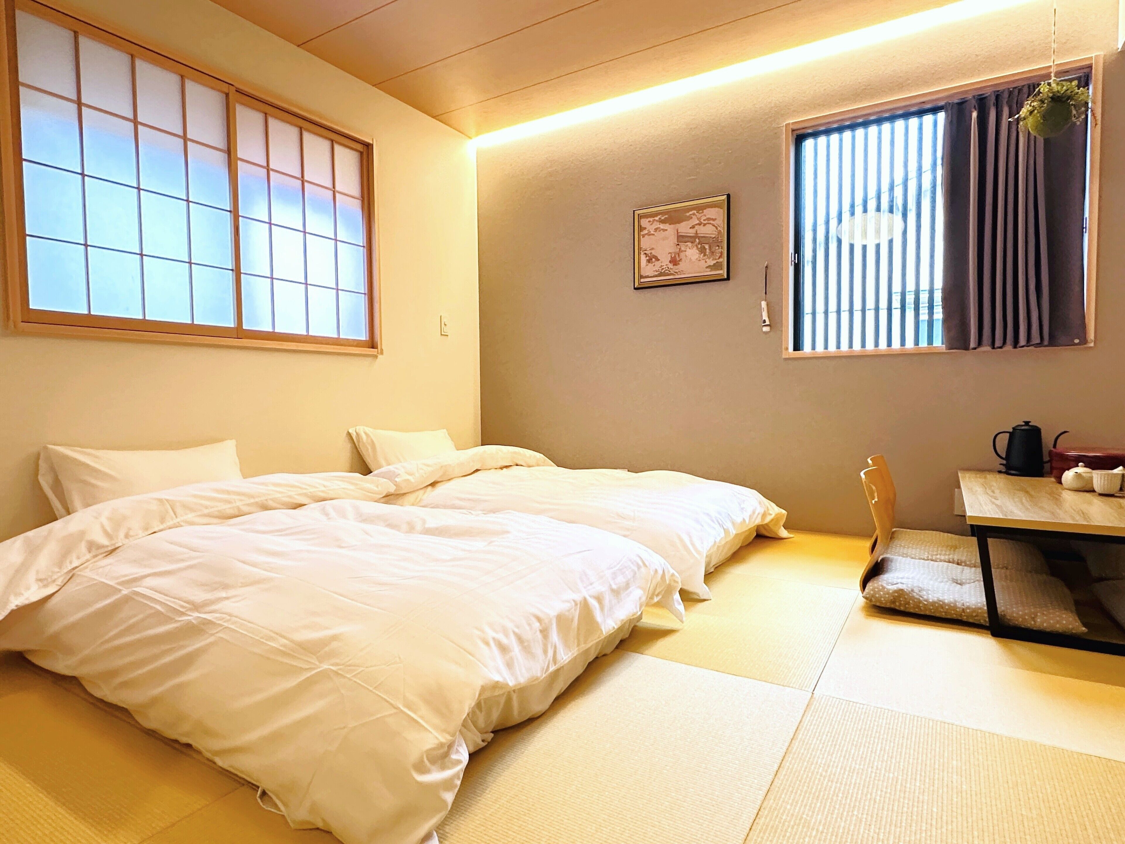 Phòng 2 giường đơn Deluxe, phòng tắm riêng | Bộ đồ giường cao cấp, chăn bông, nệm cao su hoạt tính (memory foam) 