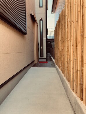 Exterior detail - NARA INN (Nara)