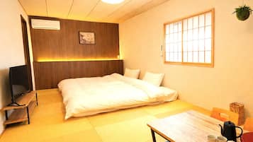 Tomannsrom – superior, flere senger, privat bad | Sengetøy av topp kvalitet, dundyner, memory foam-senger og skrivebord