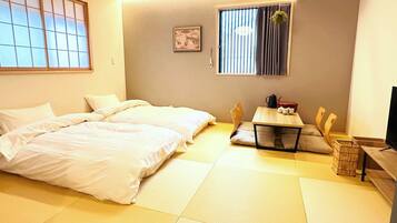 Deluxe Twin Room, Private Bathroom | Premium bedding, down comforters, memory foam beds, desk