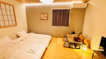Deluxe Twin Room, Private Bathroom | Desk, laptop workspace, blackout drapes, soundproofing