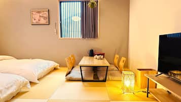 Deluxe Twin Room, Private Bathroom | Premium bedding, down comforters, memory foam beds, desk