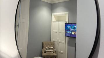 Desk, iron/ironing board, WiFi, bed sheets