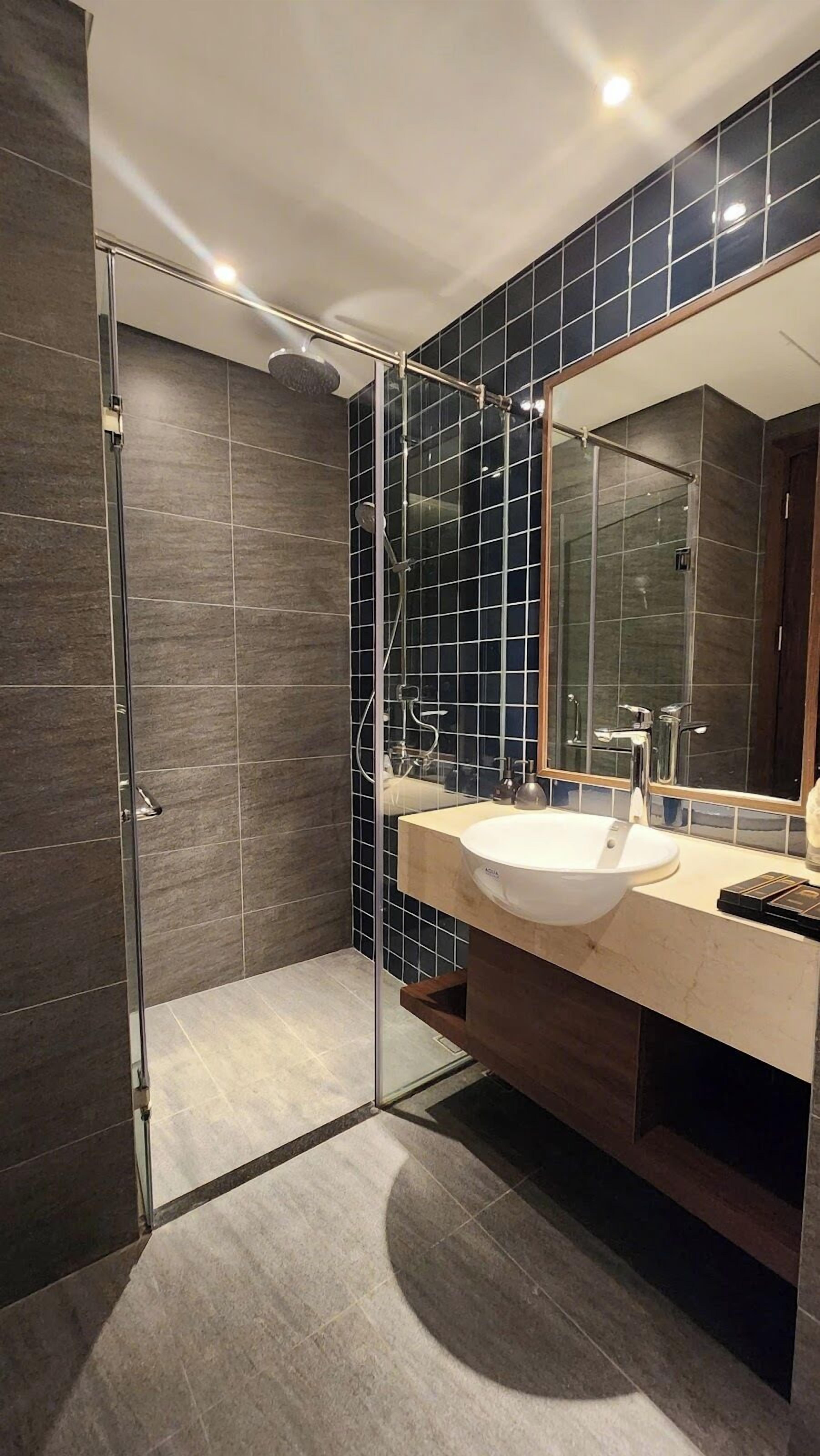 Economy Studio, Partial Ocean View | Bathroom amenities | Free toiletries, hair dryer, bathrobes, slippers