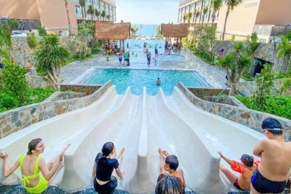 3 hồ bơi trong nhà, 5 hồ bơi ngoài trời