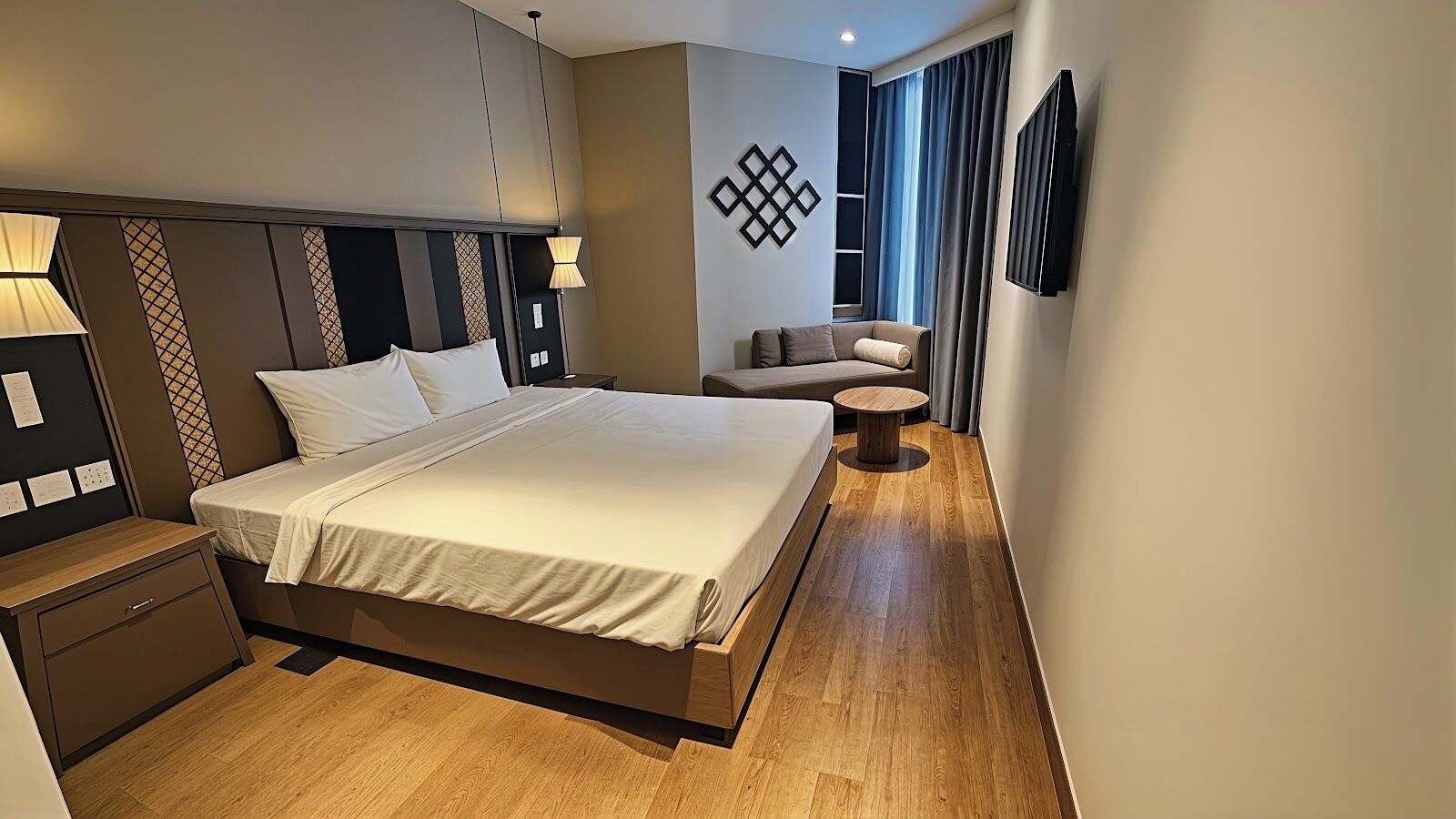 Estudi econòmic, vistes parcials a l'oceà | Caixa forta a l'habitació, mobiliari individual i escriptori 