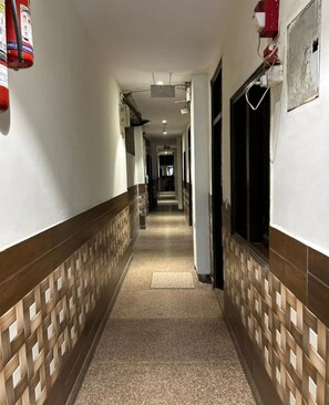 Lobby - Hotel Satyam Near Ramakrishna Ashram  (New Delhi)