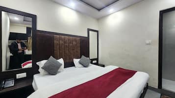 Deluxe Double Room | Desk, free WiFi, bed sheets