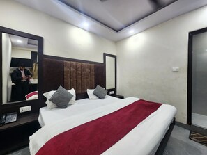 ห้องดีลักซ์ดับเบิล | โต๊ะทำงาน, Wi-Fi ฟรี, ผ้าปูที่นอน