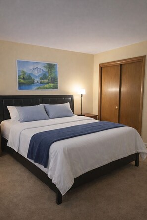 Iron/ironing board, Internet, bed sheets