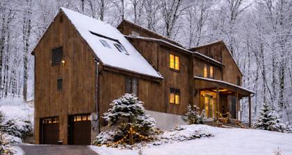 Secluded 6BR Luxury Estate Near NYC - Sleeps 14 - Private Forest Setting