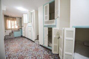 Shared Dormitory | Laptop workspace, free WiFi - Lebanon Hostel (Zouk Mosbeh)