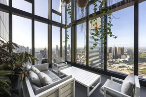 Interior - Skyline Suites | Scenic Views, King Bed, Level 39 (Southbank)