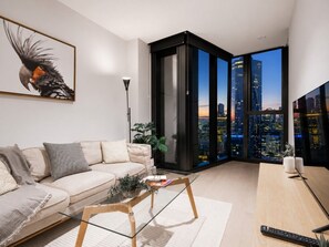 TV - Skyline Suites | Stunning City Views, Gym & Pool (Southbank)
