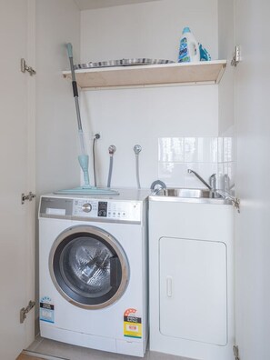 Interior - Skyline Suites | Cosy Retro Retreat, Walk to MCG (Cremorne)