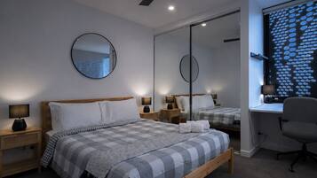 Escrivaninha, ferros/tábuas de passar roupa, Wi-Fi, roupa de cama