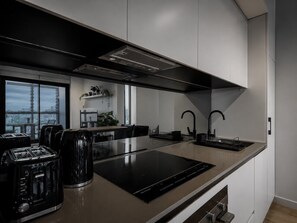 Fridge, microwave, oven, stovetop - Skyline Suites | Cosy Retro Retreat, Walk to MCG (Cremorne)