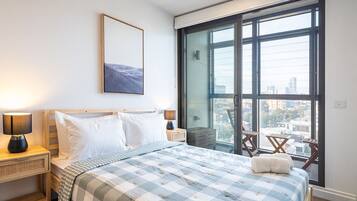 Desk, iron/ironing board, WiFi, bed sheets