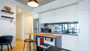 Fridge, microwave, oven, stovetop