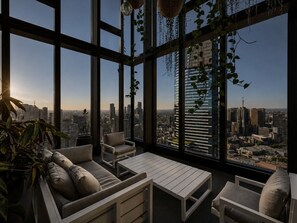 Interior - Skyline Suites | Cosy Study Suite, Australia 108 (Southbank)