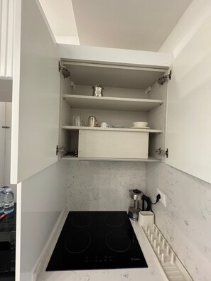 Fridge, microwave - Boulevard Comfort Haven, apt with stunning veiw (Amman)