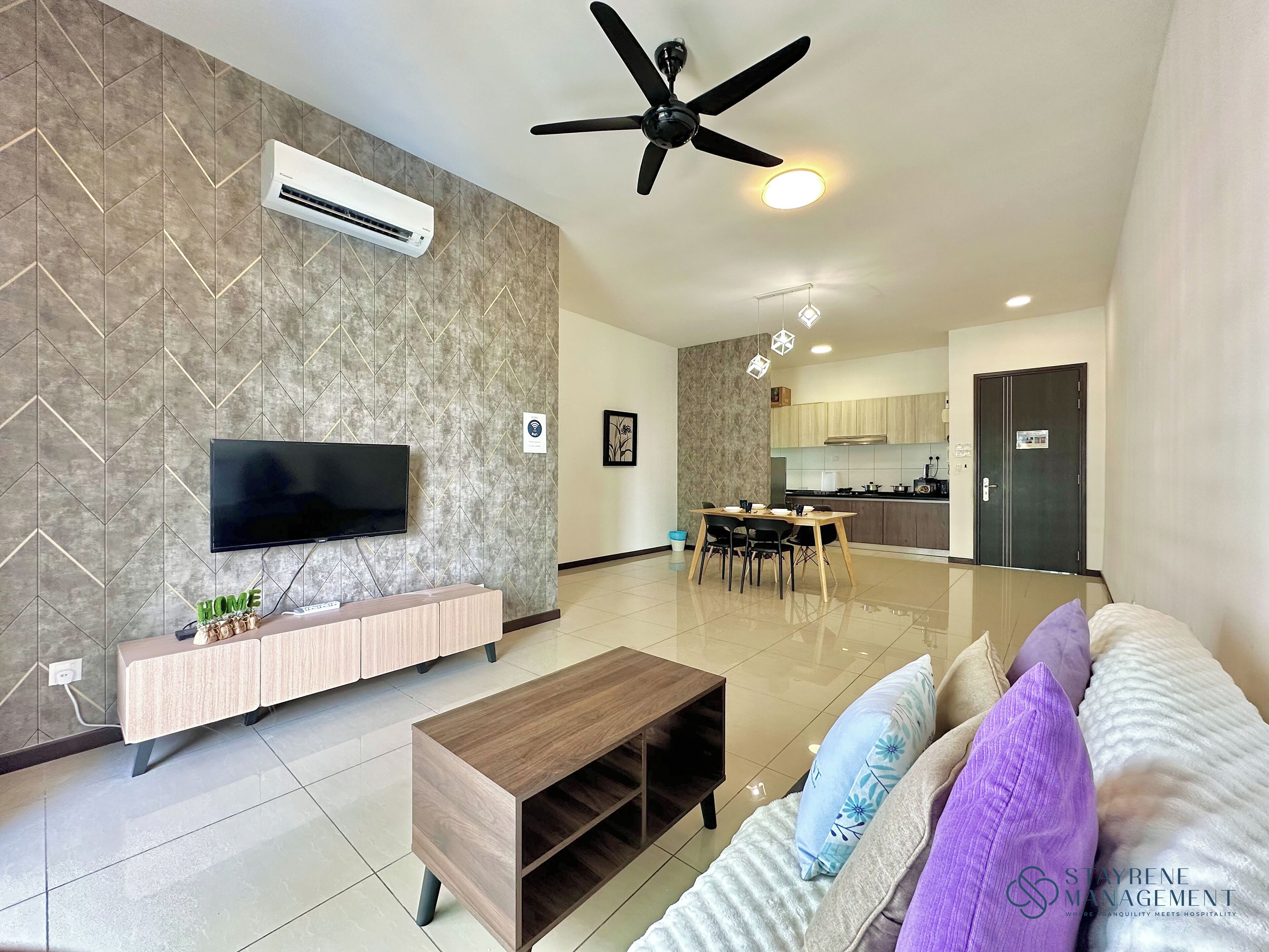 Comfort Apartment, 2 Bedrooms, Balcony, Pool View | Ruang tamu