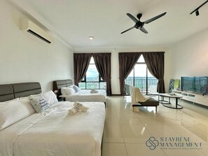 Estúdio superior, sacada, vista para a cidade | Cortinas blackout, ferros/tábuas de passar roupa, Wi-Fi de cortesia