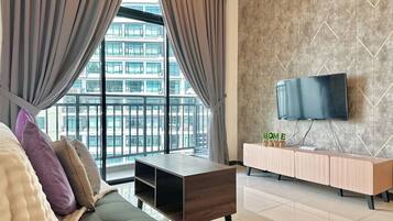 Comfort Apartment, 2 Bedrooms, Balcony, Pool View | Ruang tamu