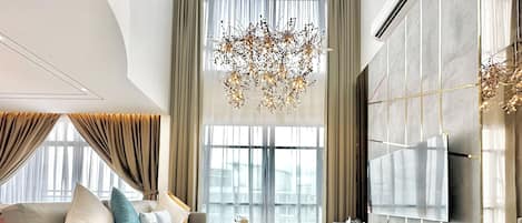 Penthouse Deluxe, 5 chambres, balcon, vue ville | Coin séjour