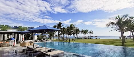 Hồ bơi trong nhà, 3 hồ bơi ngoài trời, lều miễn phí